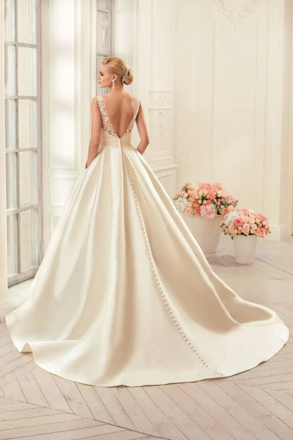 Sexy Backless Satin Wedding Dresses Gowns Ivory-Maas